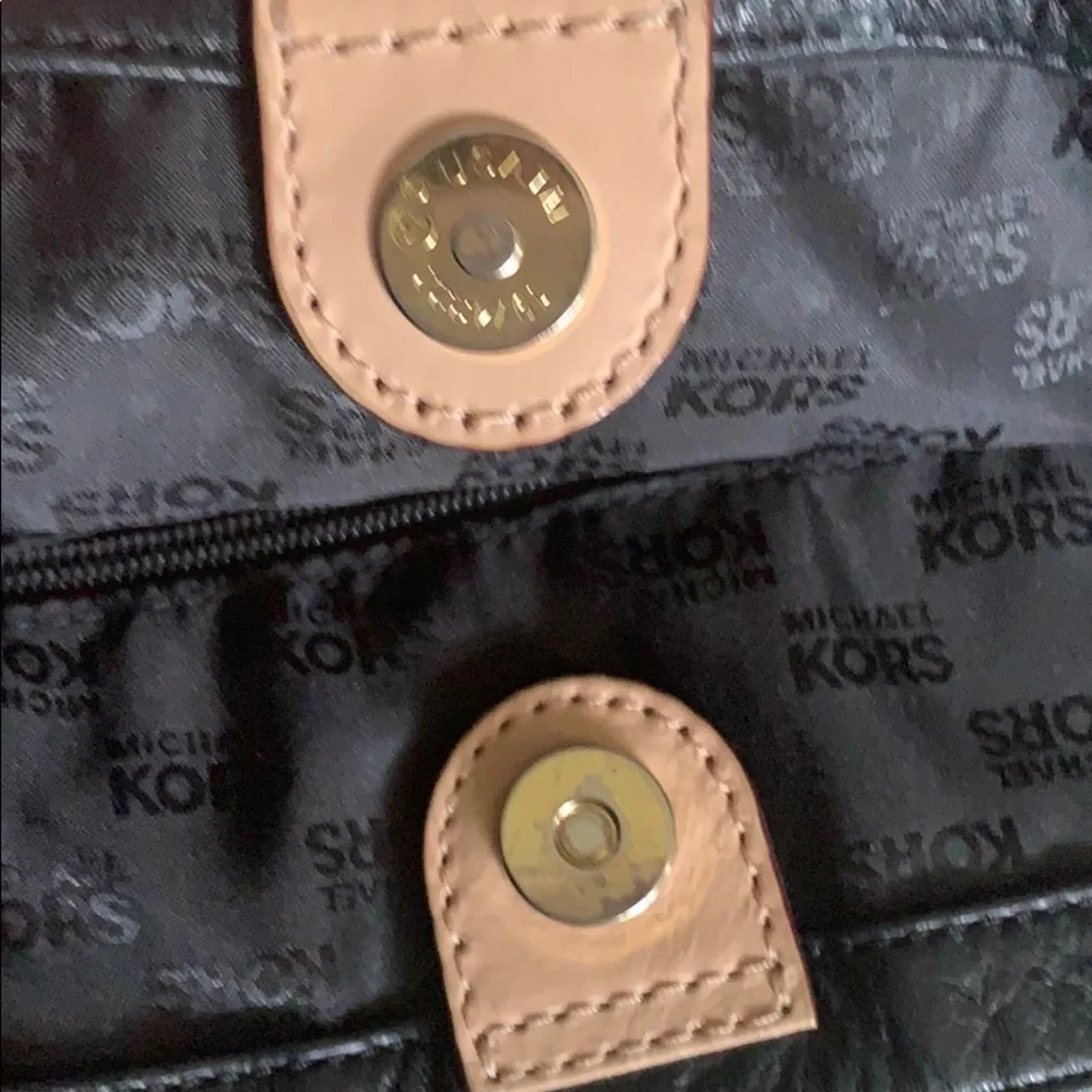 Michael Kors Leather Tote/ Shoulder Bag. - Picture 9 of 11